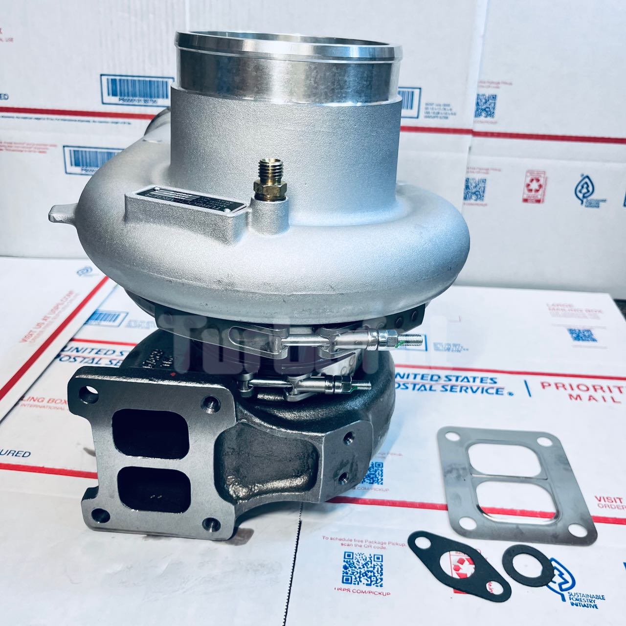 New Turbo for Detroit DD15 HX55 3768076 A4720961699 3768075 A4720960699