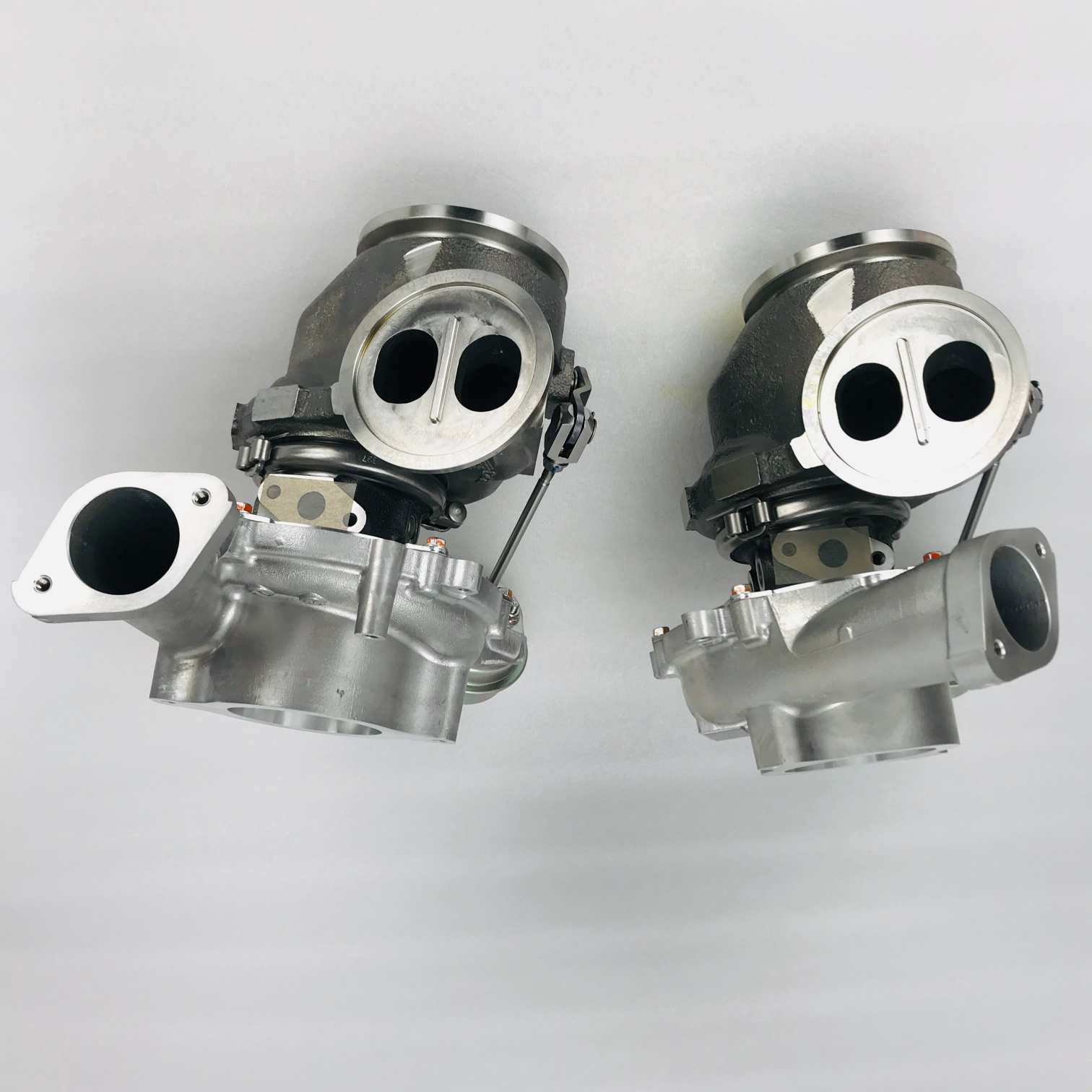 RHF55B VU21 330498 VA670011 F57CAD-S0011G VU22 330499 VA670012 F57CAD-S0012G twin turbochargers for Ferrari 488 GTB GTS V8 3.9T engine